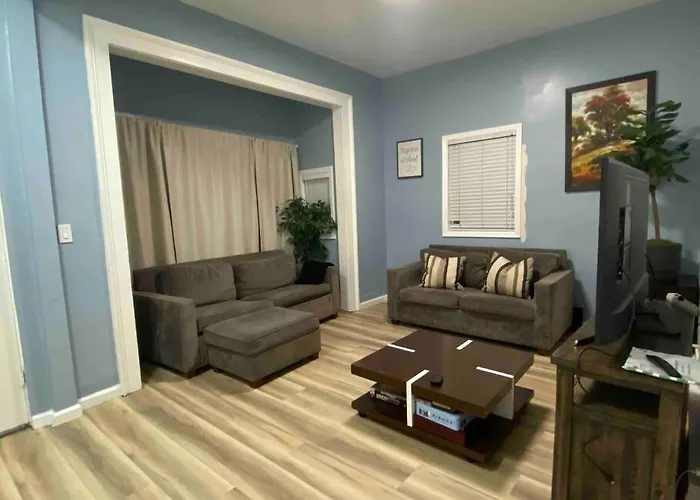 Victorian Oasis: Charm & Convenience Near Lake Merritt