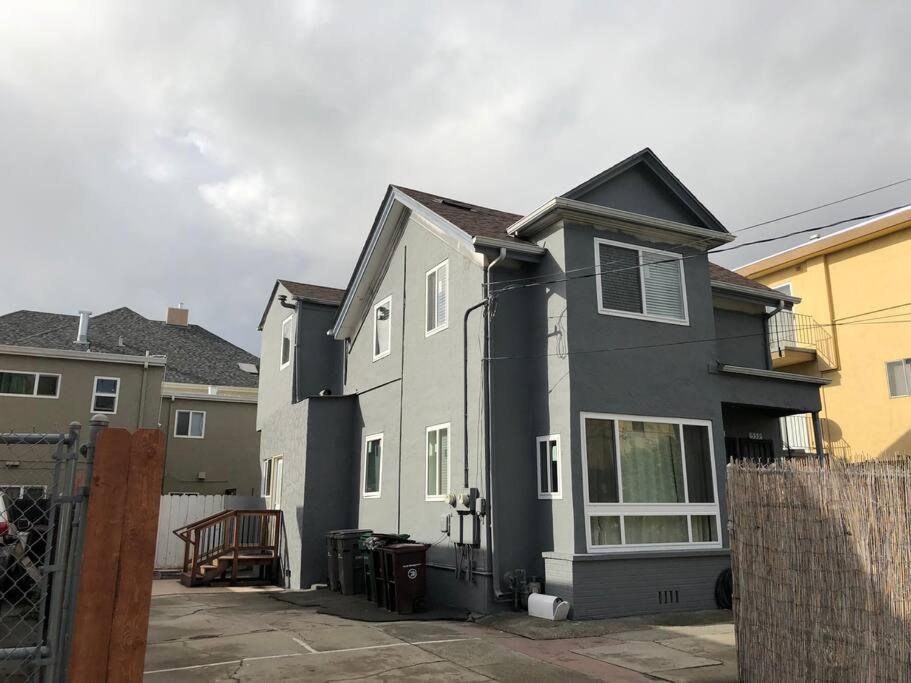 Victorian Oasis: Charm & Convenience Near Merritt *