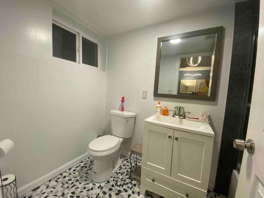 Victorian Oasis: Charm & Convenience Near Merritt *