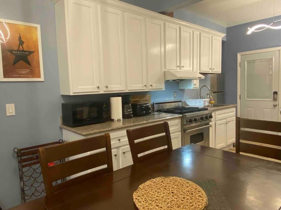 Ferienhaus Victorian Oasis: Charm & Convenience Near Merritt