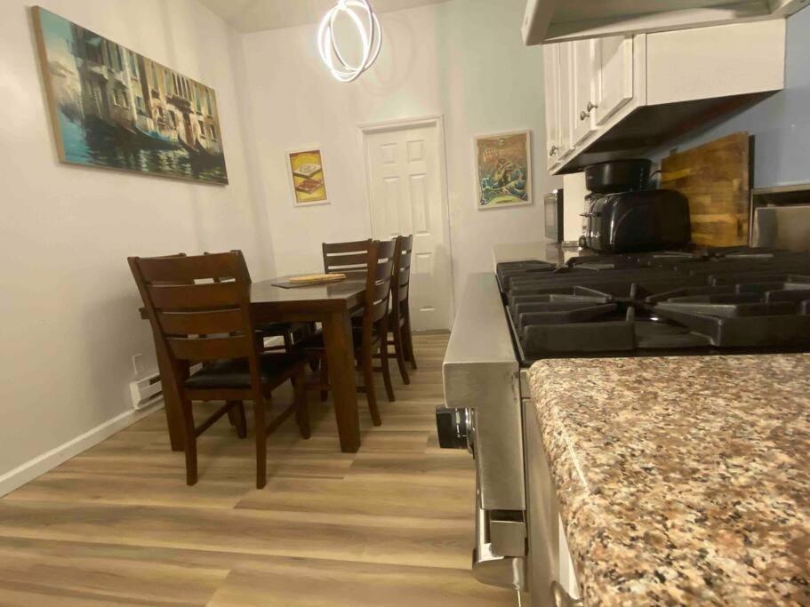 Ferienhaus Victorian Oasis: Charm & Convenience Near Merritt Oakland
